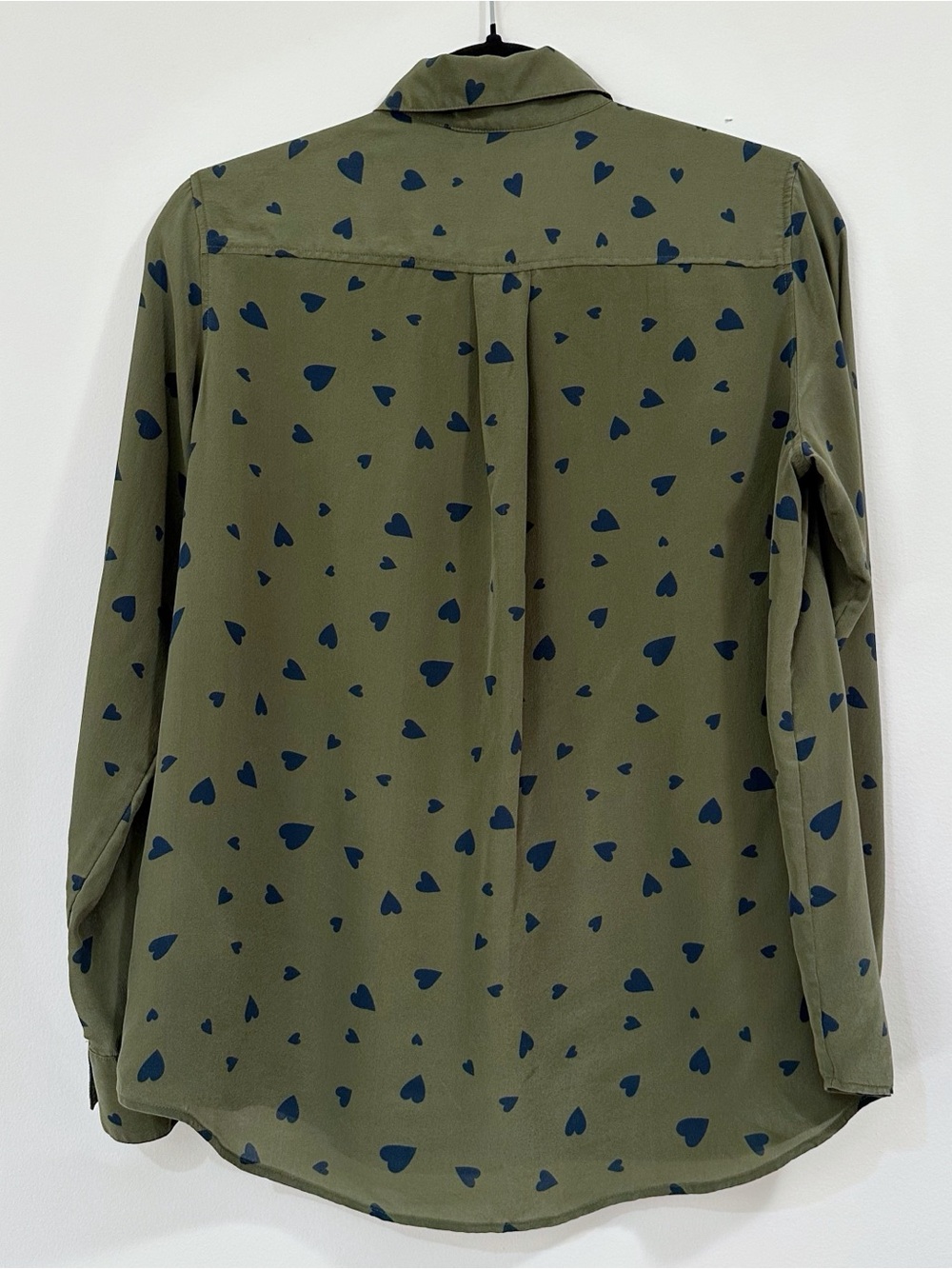 Uniqlo Silk Hearts Green Long Sleeve Button Down Shirt Size Xsmall - Picture 5 of 7